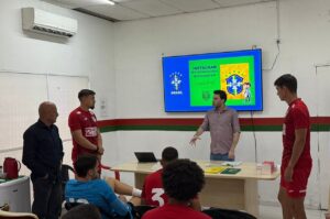 Elenco da Portuguesa participa de palestra antidoping no CT do Parque Ecológico 