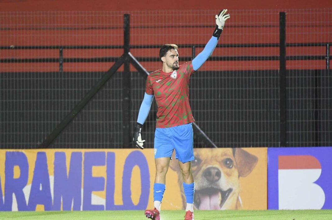 bruno-bertinato-goleiro-lusa