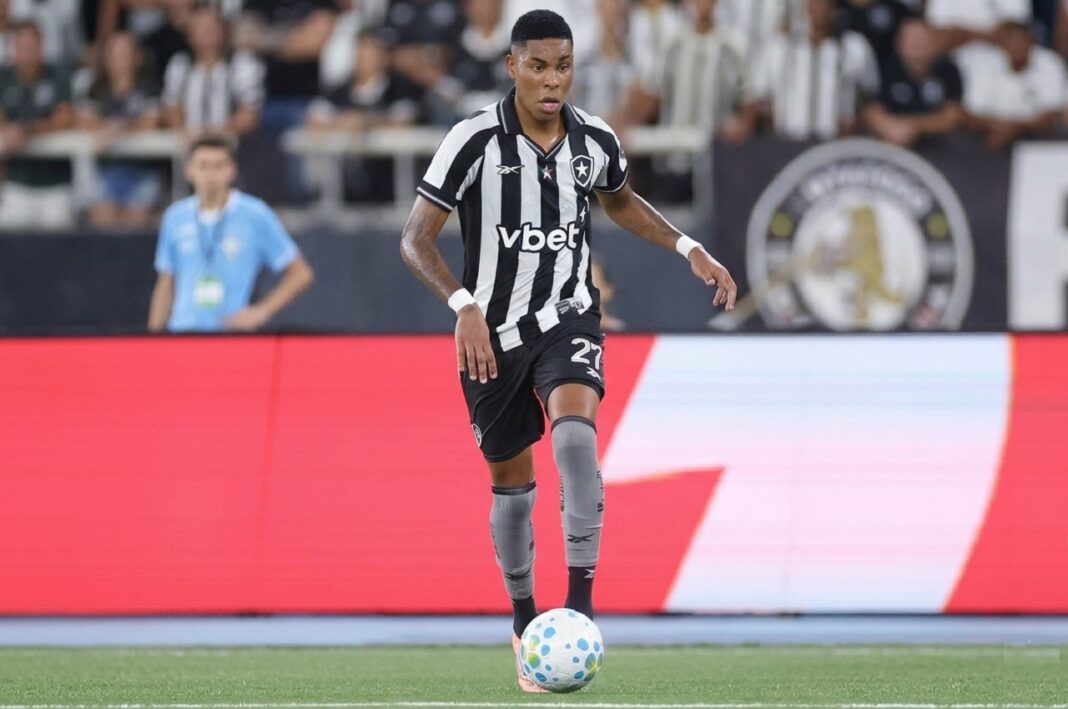 caio-roque-botafogo-coritiba
